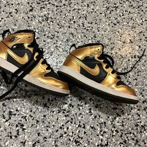 Nike Kids Black and Gold Sneakers